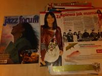 1 SZT. JAZZ FORUM - EDYCJA POLSKA, NR 7-8/2005 + WYCINKI Z KOLOROWYCH GAZET