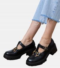 Czarne półbuty na grubej podeszwie ze złotą ozdobą Hartis