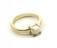 S9 Elegancki pierścionek z białym kamieniem R.19