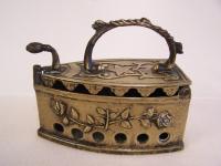 ZABYTKOWE ŻELAZKO NA WĘGIEL / DUSZĘ – STYL SECESYJNY – Mosiądz ZDOBIONY