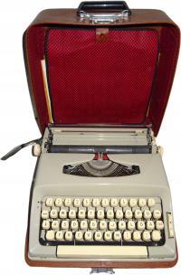 Пишущая машинка mapuua 22 в чемодане полный комплект