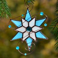 Śnieżynka ze szkła witrażowego – prezent na Boże Narodzenie