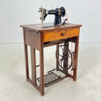 Maszyna do szycia „Phoenix”, 47x61x77,5 cm