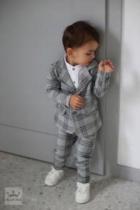 Королевский детский костюм серый