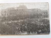 Foto przed 1939, manifestacja na rynku (?)