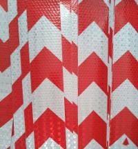 Светоотражающая лента белая красная направленная самоклеящаяся предупреждающая лента