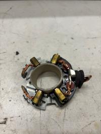 SZCZOTKOTRZYMACZ - PEUGEOT OE 5825.C2