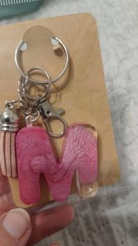 brelok żywica literka M