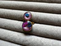 Ręcznie robiony pierścionek z żywicy – unikalna biżuteria