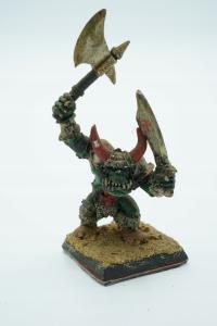 Warhammer Fantasy Battle Black Orc with Axe and Sword figurka metal