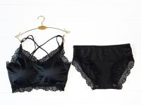 Satynowy gładki komplet bielizny top + figi obszyty koronką czarny S