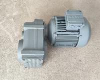 Угловой мотор-редуктор 1,5 кВт 157 об / мин