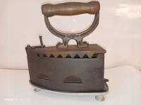 STARE ŻELAZKO ŻELIWNE NA WĘGIEL Z PODSTAWKĄ - 3.