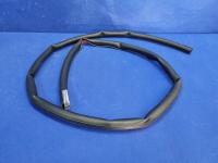 Tesla Model 3 uszczelka drzwi lewa 1090493-00-E