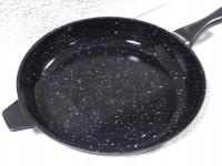 SOLIDNA PATELNIA ALUMINIOWA Z POWŁOKĄ NIEPRZYWIERAJĄCĄ-JAK NOWA