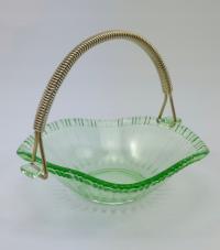 Patera - koszyczek, szkło zielone; 1303