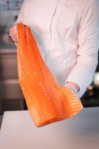 ŁOSOŚ ATLANTYCKI ŚWIEŻY - FILET - 1KG