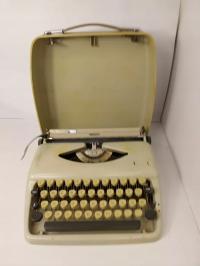 ПИШУЩАЯ МАШИНКА TRIUMPH TIPPA 1