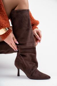 Czekoladowe kozaki na szpilce z szeroką cholewką