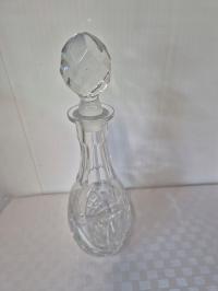 Kryształowa karafka z korkiem