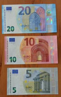 Irlandia 2013 - trzy banknoty -20 Euro+10 Euro+5 euro z podpisem Draghi .