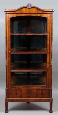 Witryna narożna w stylu przejściowym