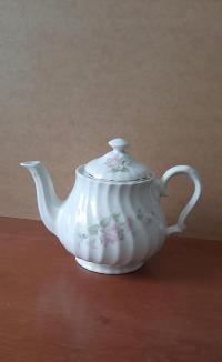 Porcelanowy biały imbryk czajnik imbryczek czajniczek wzór kwiaty