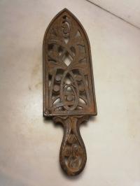 STARA ŻELIWNA PODSTAWKA POD ŻELAZKO - SECESJA