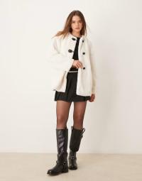 VILA BIAŁE SZTUCZNE FUTRO 69J B17__XXL