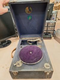 drugi zabytkowy przedwojenny gramofon walizkowy Parlophone