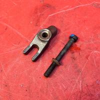 Uchwyt wtryskiwacza Hyundai Santa Fe KIA Sorento 2.2 CRDI D4HB 2010r