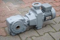 Motoreduktor kątowy 0.37kw. z regulacją 18-88obr./min..