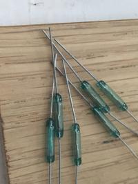 Łącznik hermetyczny; kontaktron