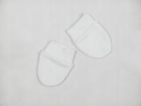 Białe niedrapki noworodek