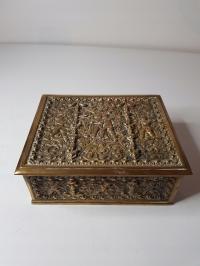 Szkatułka drewno mosiężna zdobiona