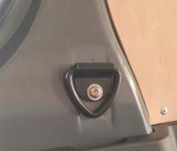 Ucho Wieszak klamra mocowanie siatki bagażnika zaczep HAK + ŚRUBA