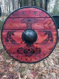 Деревянный щит викинга