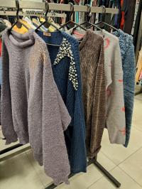 Swetry Fashion 18,99 zł/kg 1 gatunek / hurt na wagę sortowane