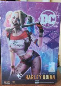 Prestiżowa figurka DC Harley Quinn 20 cm