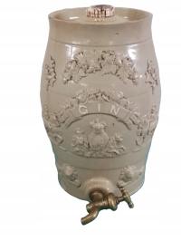 Zabytkowy kamionkowy dystrybutor na gin z królewskim herbem, XIX w.