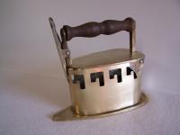 Утюг _ _ _ латунь _ _ _ _ _ деревянная ручка