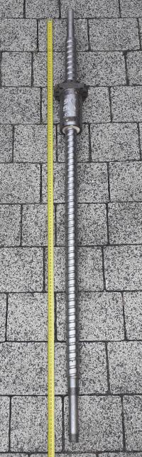 ŚRUBA KULOWA 1367/1075mm + ZESTAW NAKRĘTEK 157mm R3,5 Fi38 x16