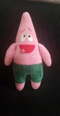 Maskotka przytulanka Patryk ręcznie robiona szydełko SpongeBob