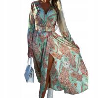 Узорчатое длинное платье с поясом на талии в мятном расклешенном цвете