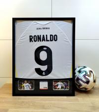 Криштиану Роналду, Реал Мадрид-футболка с автографом в плечо (zag)