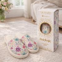 KAPCIE NA PREZENT DLA BABCI DAMSKIE KLAPKI MORAJ W PUDEŁKU OZDOBNYM