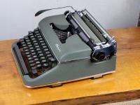 ДЕКОРАТИВНАЯ ОЛИВКОВАЯ ПИШУЩАЯ МАШИНКА OLYMPIA SM ШИРОКИЙ ВЫБОР МАШИН