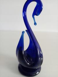 Ręcznie formowana figurka ze szkła artystycznego SWAN w kolorze kobaltowym