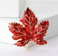 25- broszka- ŚLICZNY LIŚĆ KLONU-cyrkonie-NA PREZENT