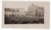 Września - Rynek i Ratusz - Uroczystość - FOTO ok1930